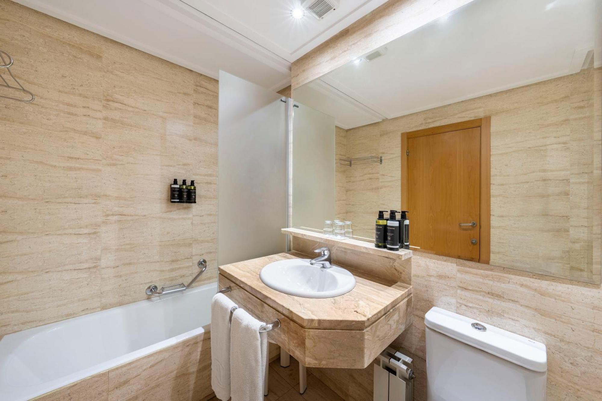 Triple Room,1722889306:JPEG